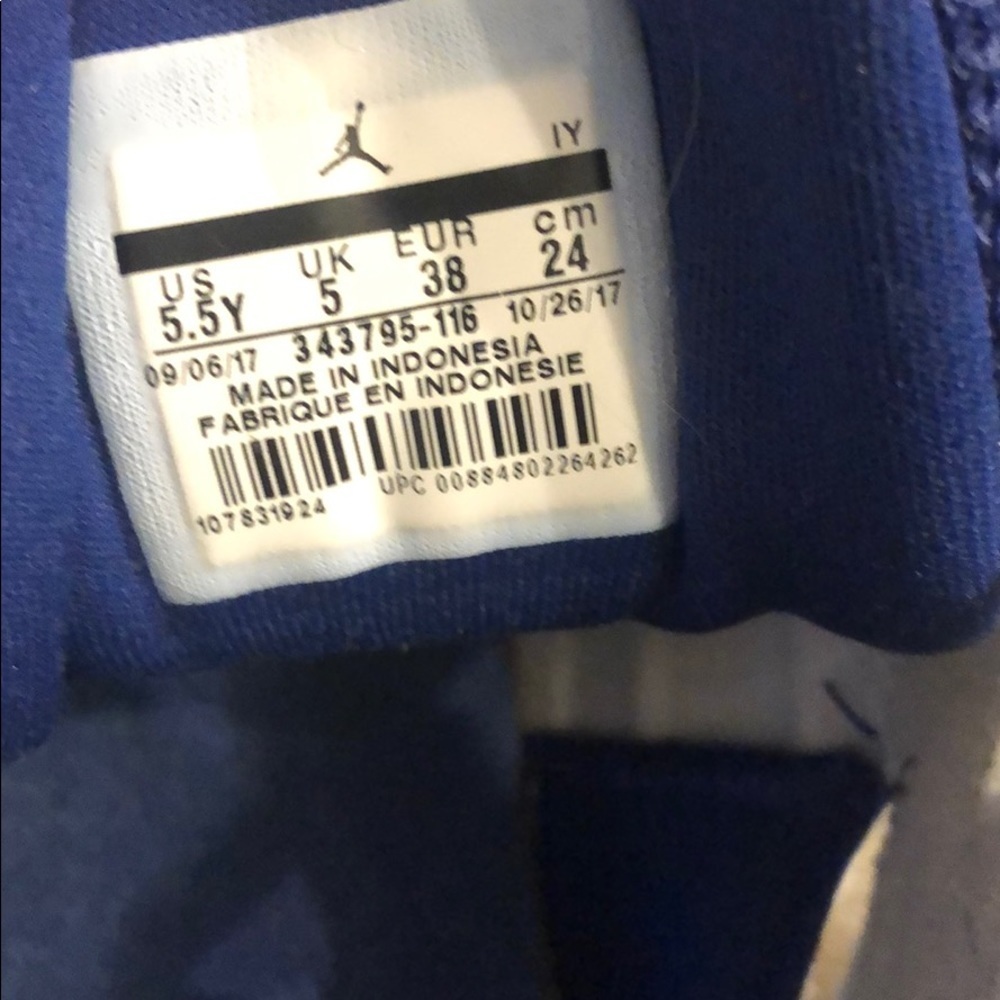 Air Jordan high tops 5.5y 🏀 👟 - Picture 5 of 5